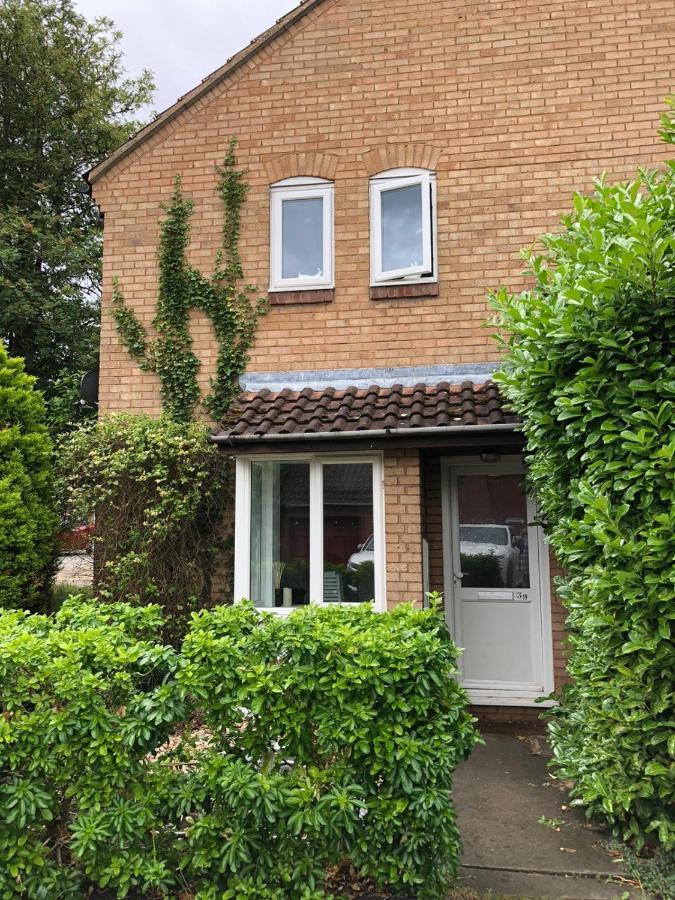 Rowan Tree Villa Aylesbury  Exterior foto